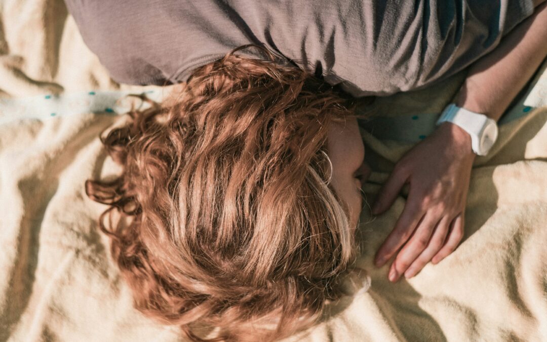 Is it bad to sleep on wet hair?